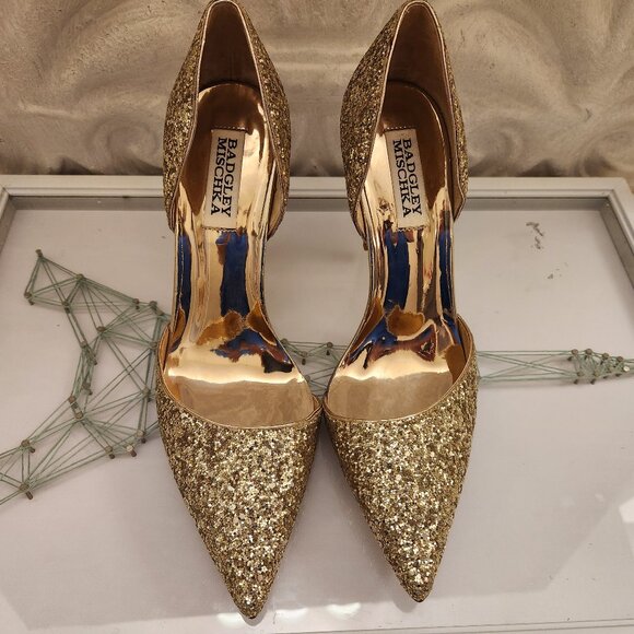 Badgley Mischka Gold Heels. Like New. Size 8 - Picture 2 of 7